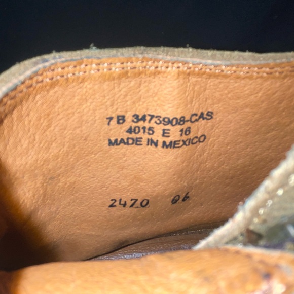 Frye Women's Genuine suede Leather Engineer Ankle Buckle Boot 7B. - Picture 3 of 5